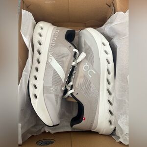 NIB On Women's CloudSurfer Running Shoes, fog / ivory